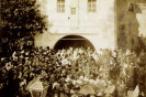 Крестный ход возле надвратной Евфимиевской церкви. Фото нач. ХХ в. Из коллекции Е.Малягина.